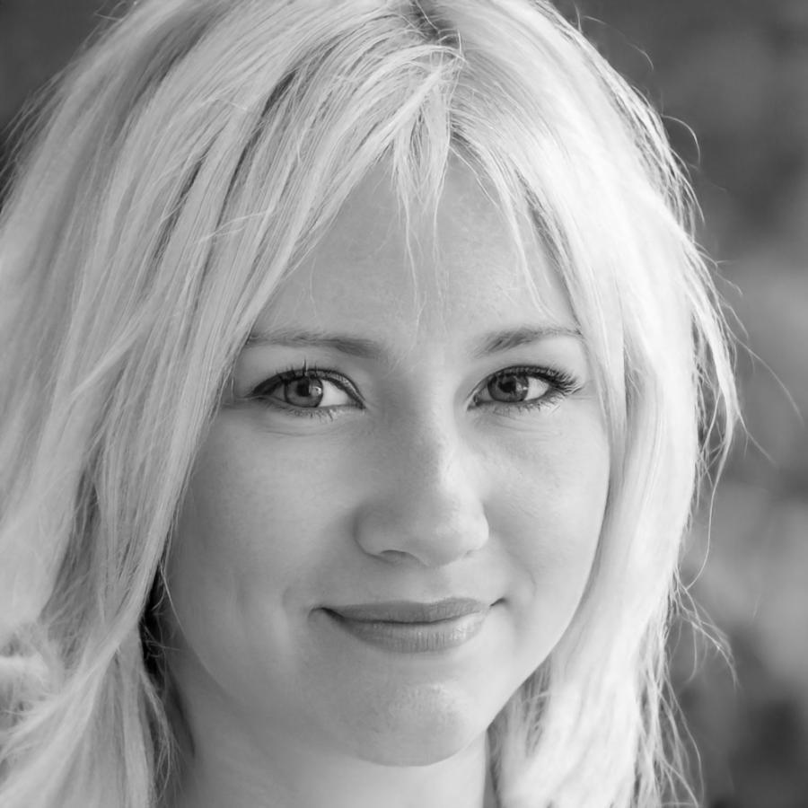 Christina Müller Finanzanalystin